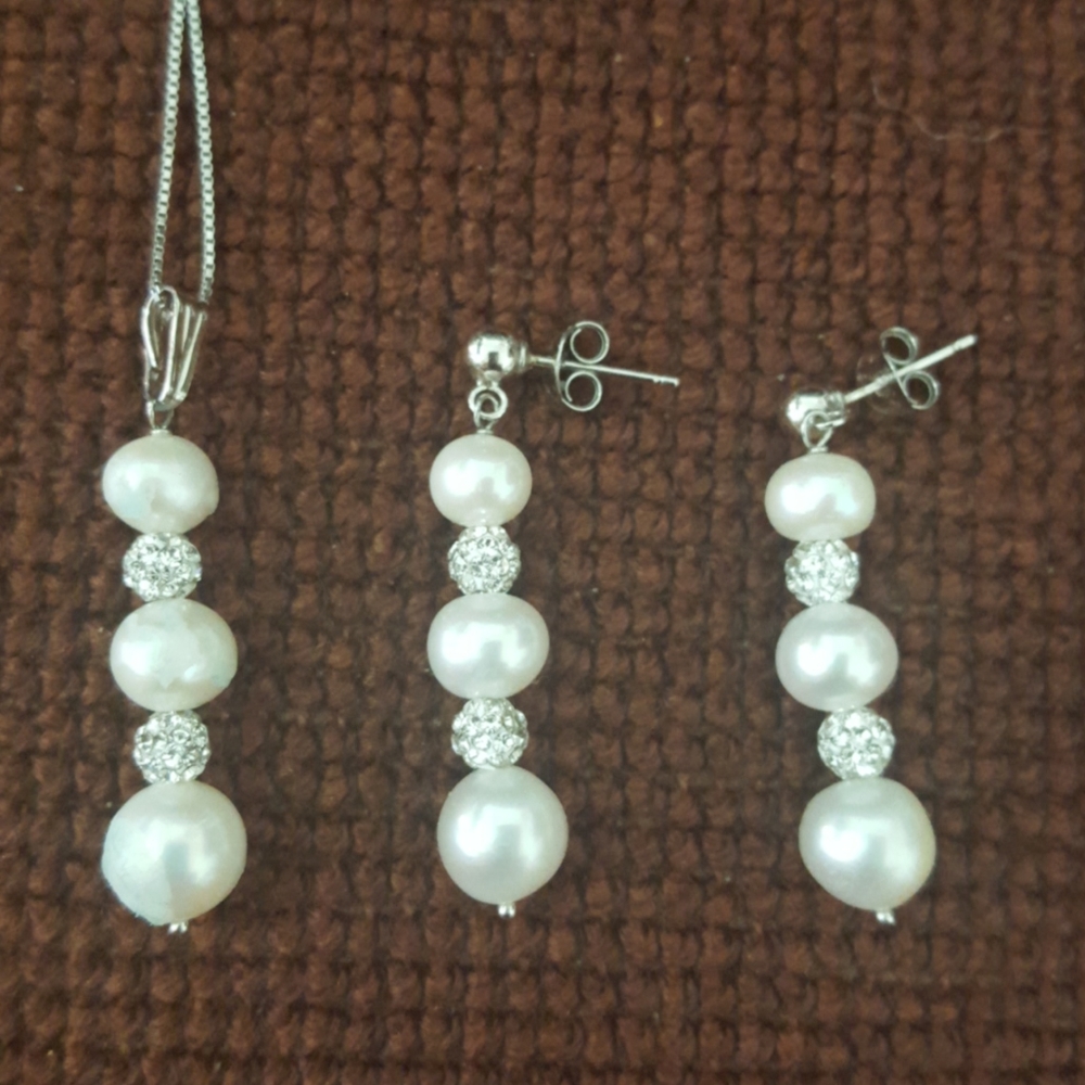 Cultured freshwater pearl necklace and earring - Picture 1 of 5